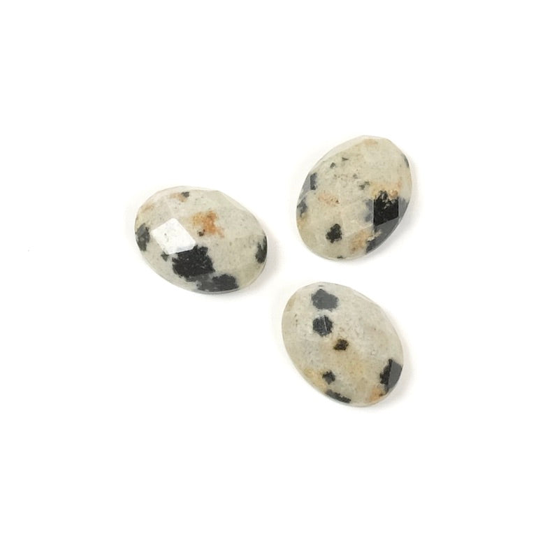 Cabochon pierre naturelle Ovale facetté 6 x 8mm Jaspe Dalmatien