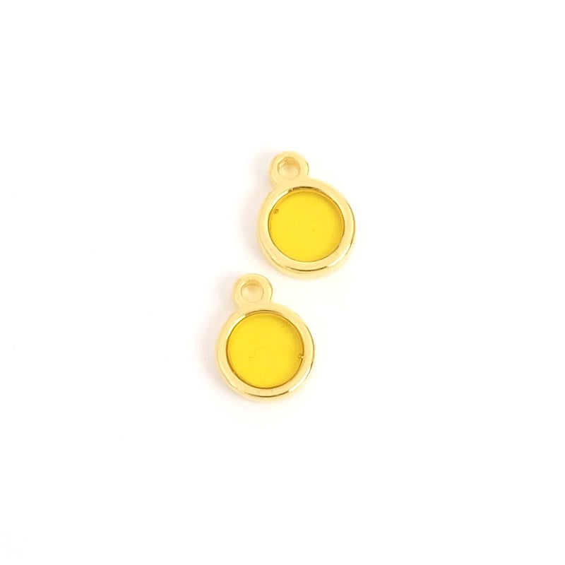 2 Pendentifs ronds vitraux jaune en Zamak doré 24K