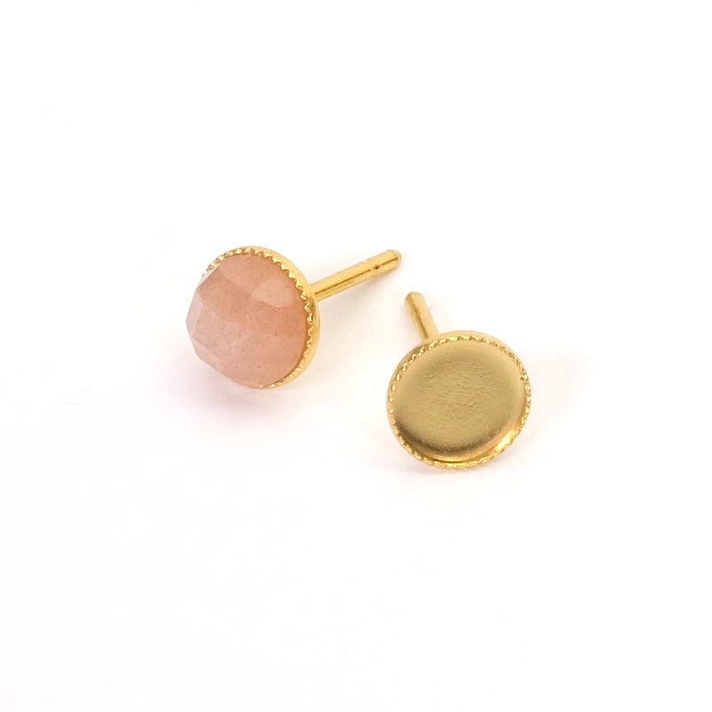 Boucles d'oreilles clous pour cab 6mm en Laiton doré à l'or fin 24K, la paire