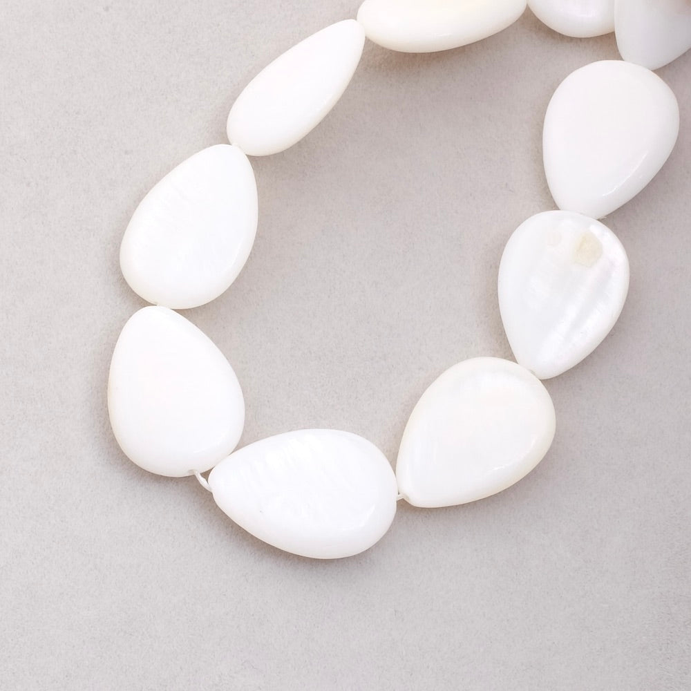 Fil de perles gouttes 13 x 18mm de Nacre naturelle