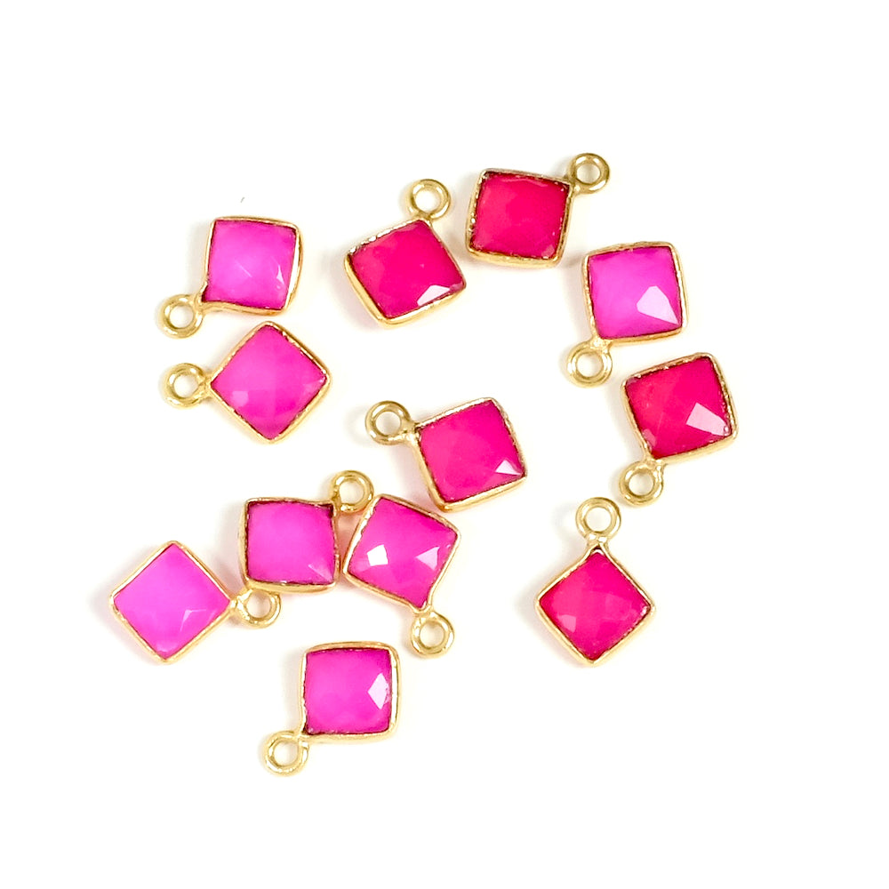 Pendentif serti carré Calcédoine Fuchsia en laiton Doré à l&#39;or fin 24K